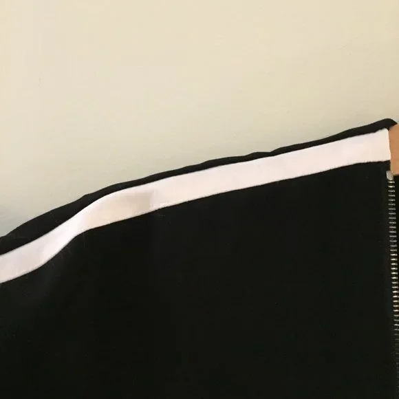 VINCE Contrast Trim Zip Neck Drawstring Dress - Picture 3 of 9